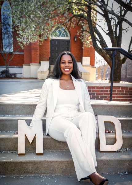 BM_1003p Palmer Photography - graduation portrait, Mercer Medical University female