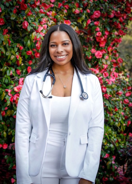 BM_1029p Palmer Photography - graduation portrait, Mercer Medical University female
